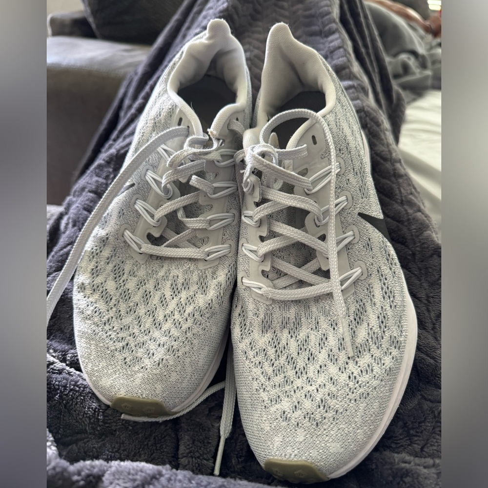 Women’s Nike Zoom Pegasus 36 tennis shoes